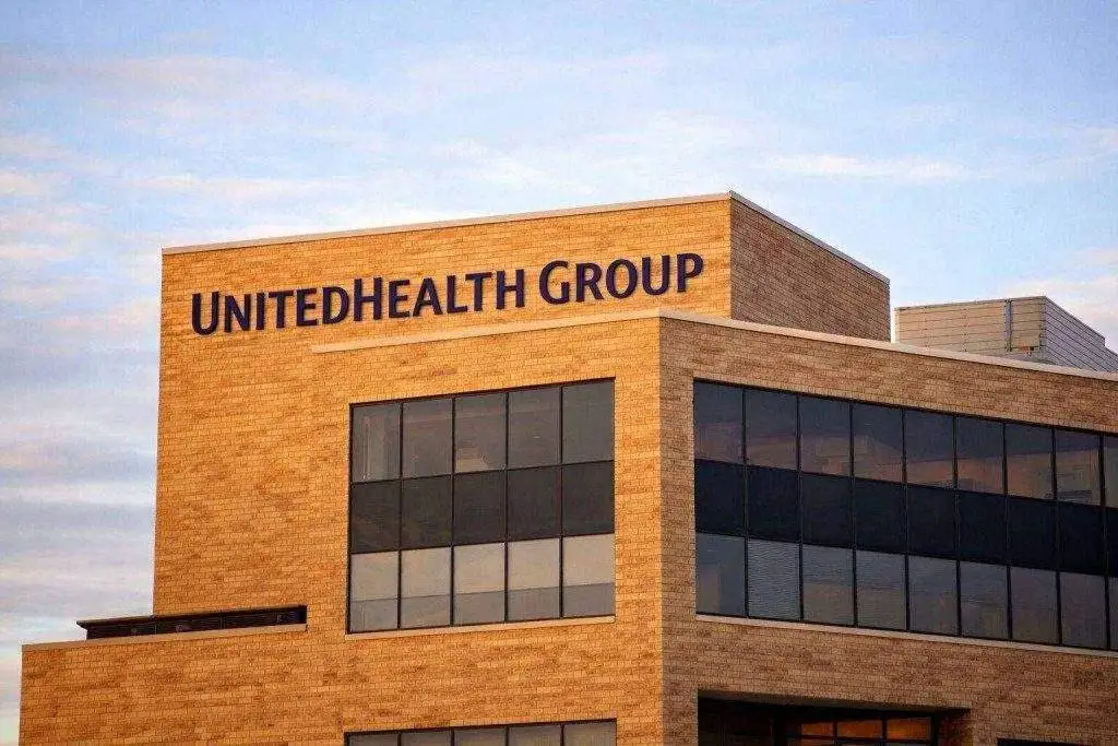 UnitedHealth stock slips into the holiday pause: what UNH investors watch before Jan. 27 guidance