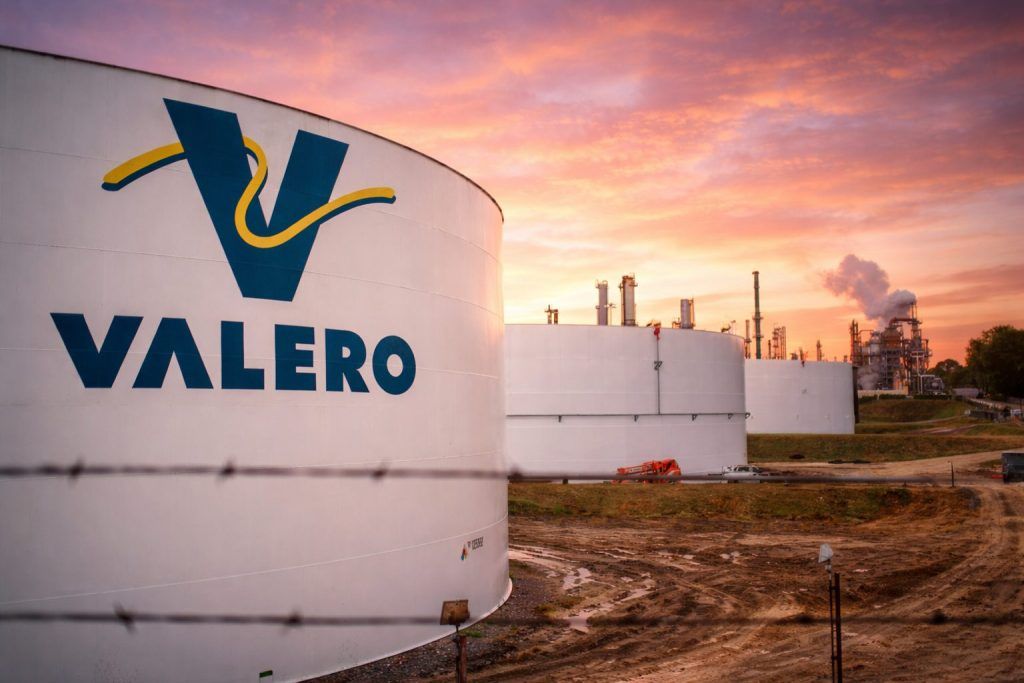 Valero (VLO) stock slides as Venezuela oil talks loom and an analyst trims a target