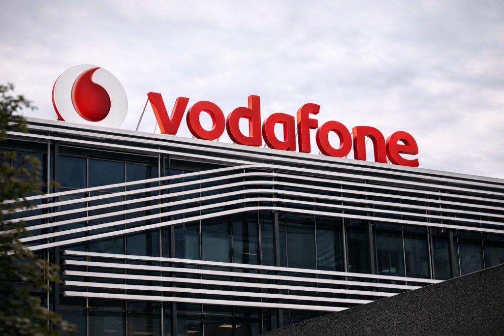 Vodafone share price nudges lower as buyback rolls on; UBS keeps Sell call on VOD.L