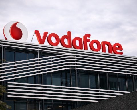 Vodafone share price nudges lower as buyback rolls on; UBS keeps Sell call on VOD.L