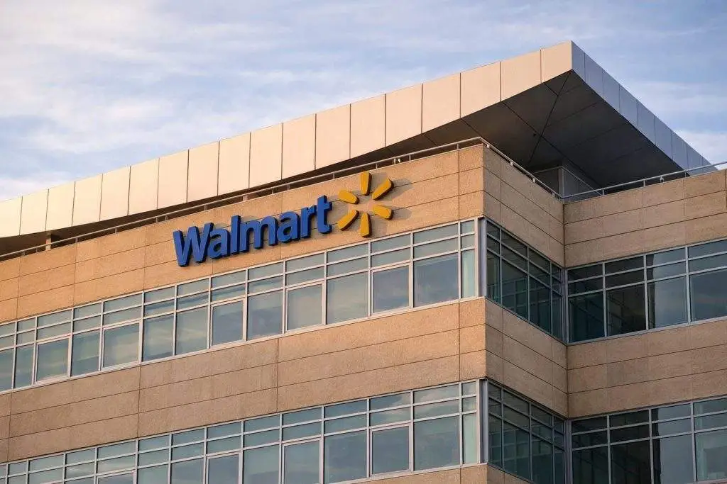Walmart stock heads into Monday after CEO share sale; analysts lift target ahead of Fed week