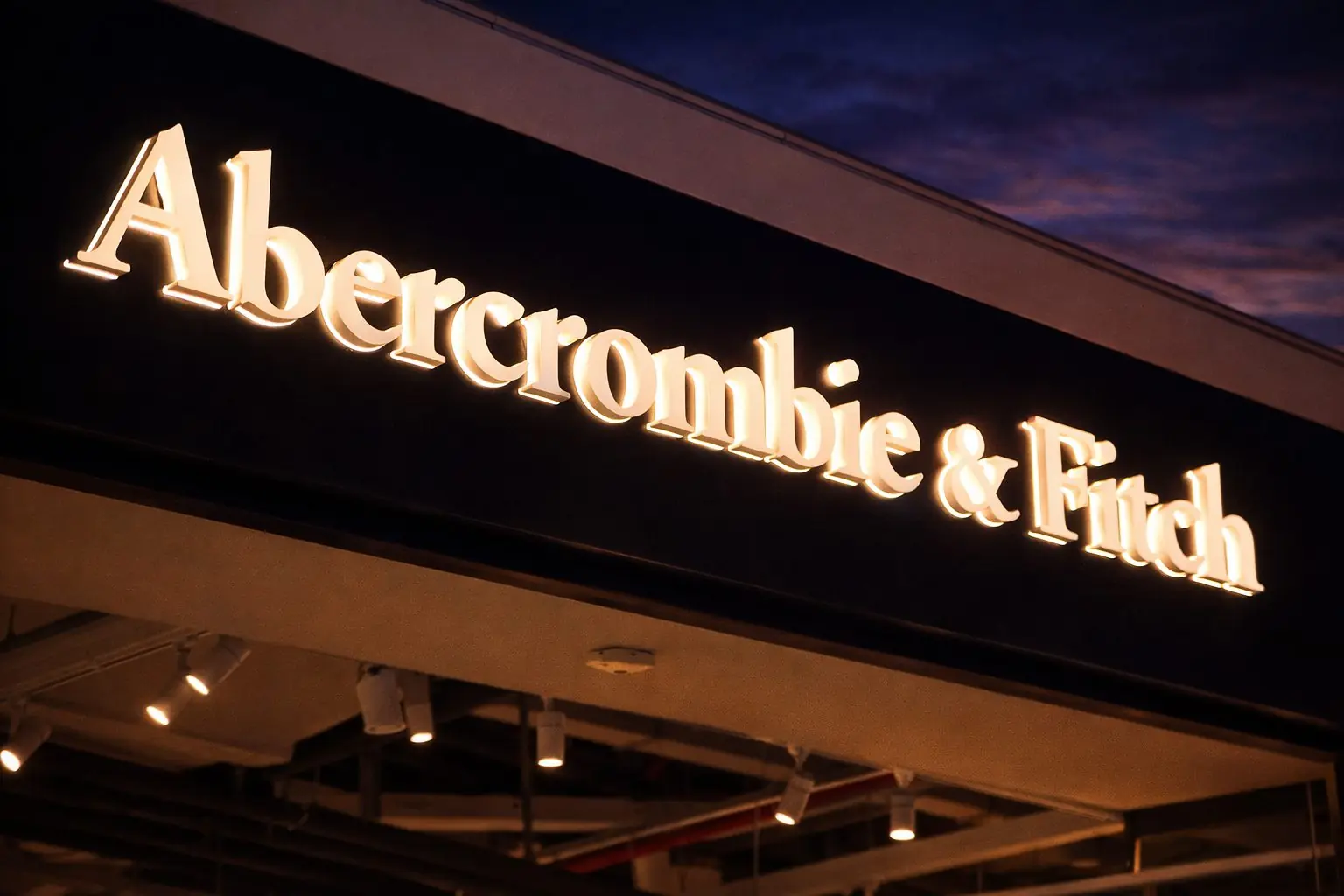 Why Abercrombie & Fitch stock is sliding today despite a UBS target hike