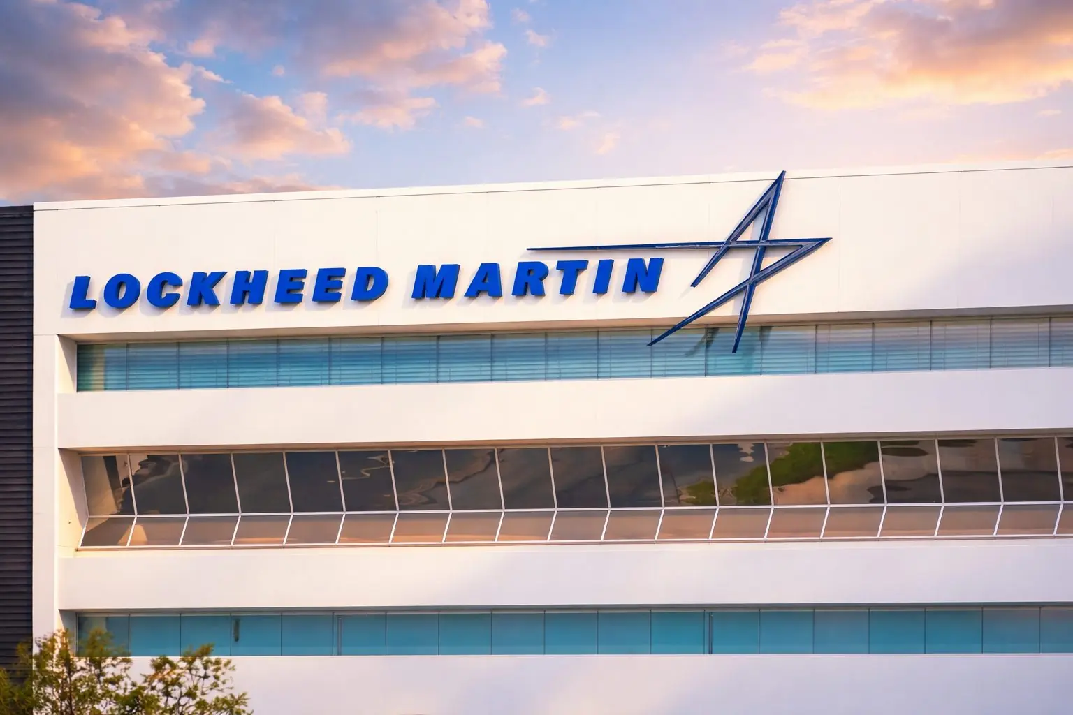 Why Lockheed Martin stock is sliding: Trump payout threat collides with PAC-3 missile ramp and a Goldman sell