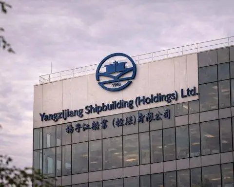 Yangzijiang Shipbuilding (SGX:BS6) shares slip into weekend as risk mood turns — what to watch next week