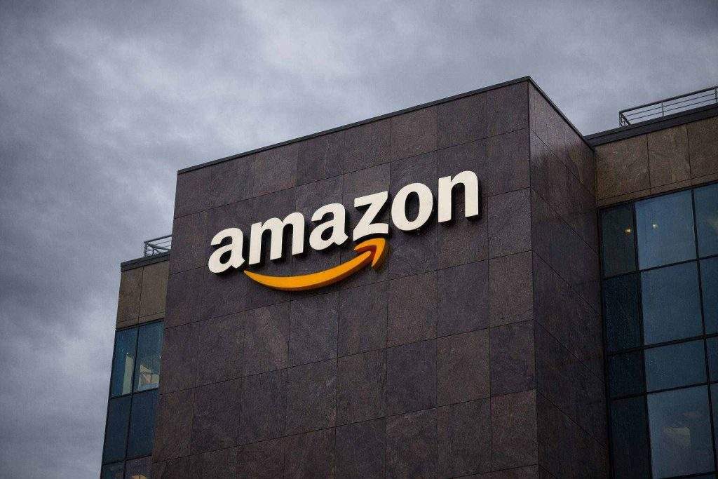 Amazon stock week ahead: What traders watch after the Amazon outage and AWS’s new healthcare AI push