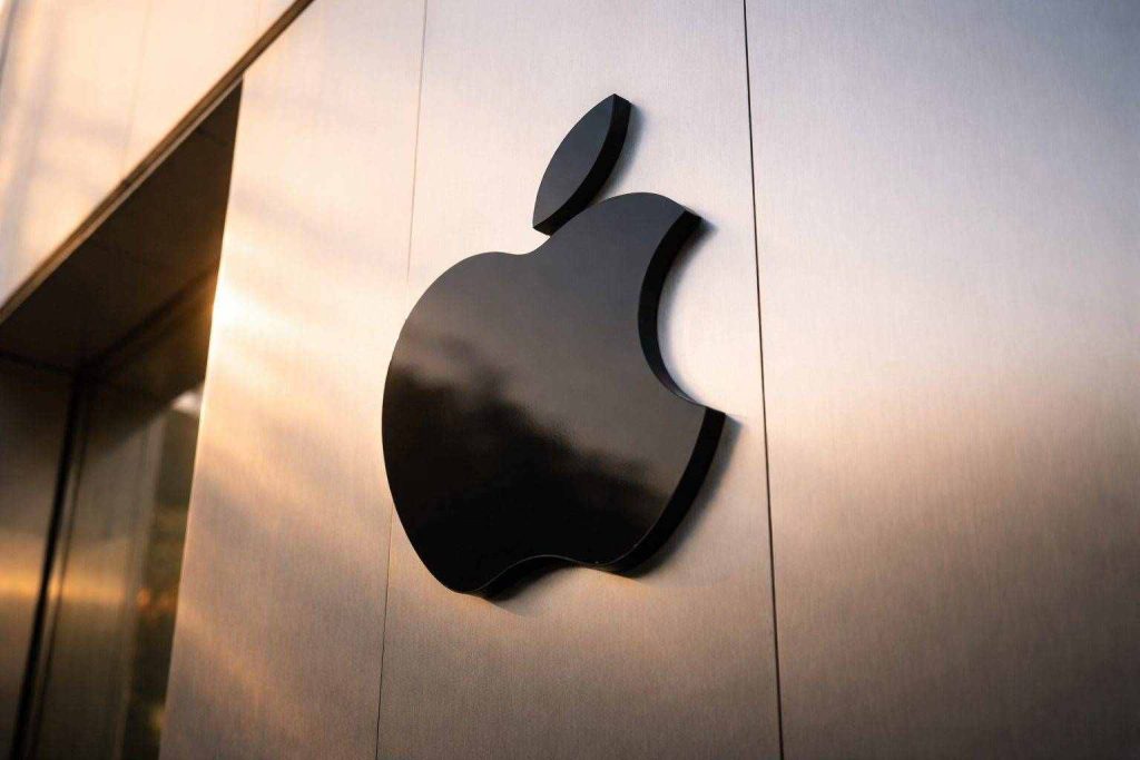 Apple stock climbs as tech selloff deepens; Alphabet earnings now the next test