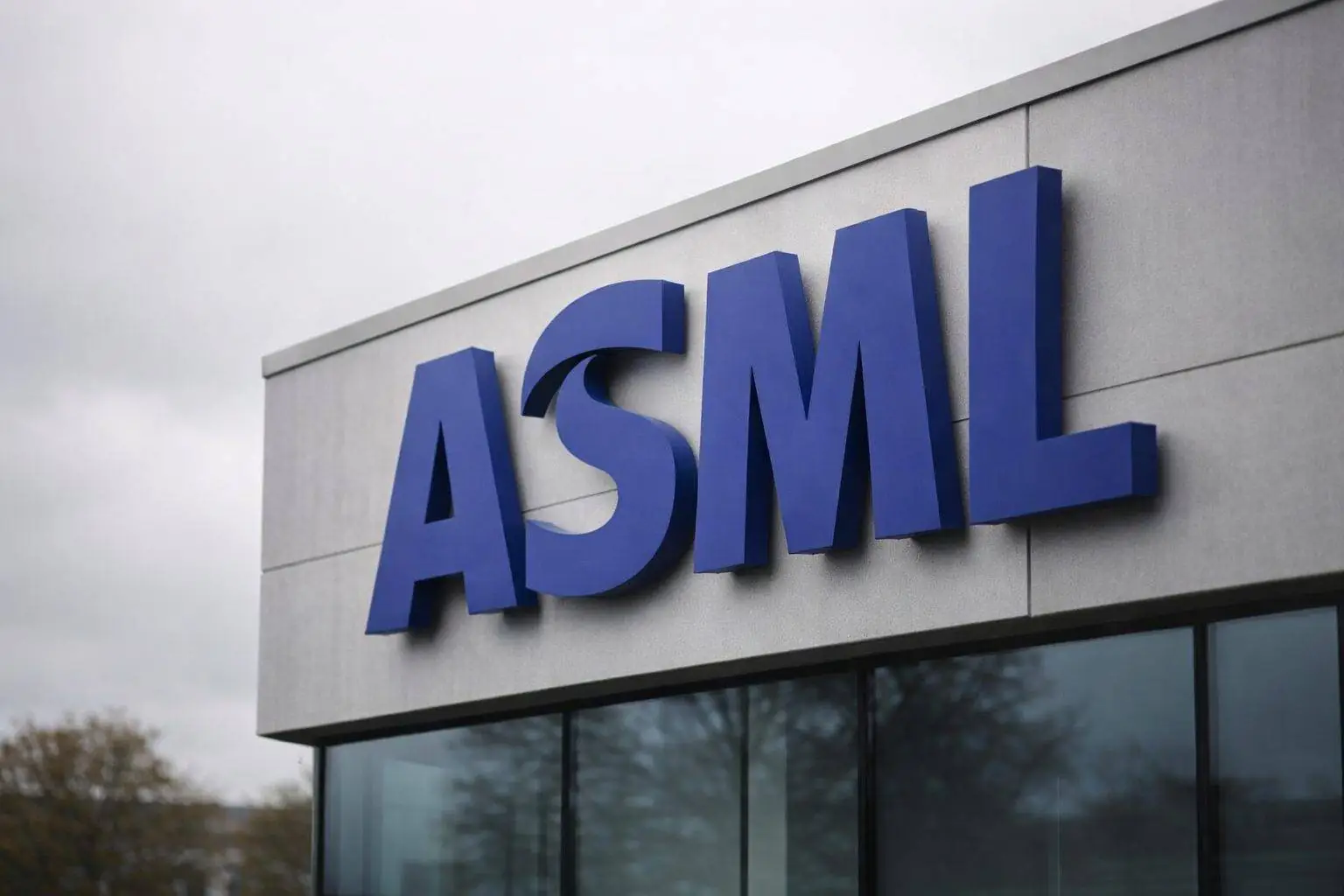 ASML stock slips into the weekend — here’s what could move the chip-equipment bellwether next