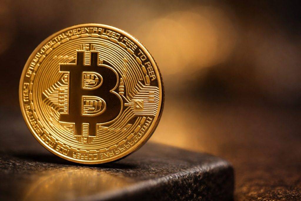 Bitcoin dives below Strategy’s cost basis as ETF flows flip and liquidation pressure builds