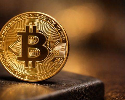 Bitcoin dives below Strategy’s cost basis as ETF flows flip and liquidation pressure builds