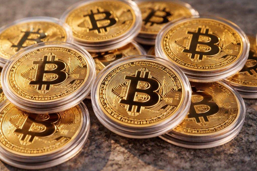 Bitcoin price sinks nearly 5% after U.S. close as liquidations bite and traders eye key data