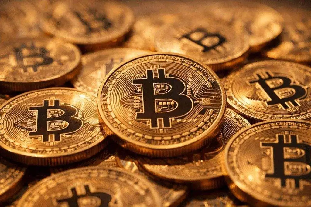 Bitcoin’s Slide to $63K Batters Strategy (MSTR) as Debt Questions and Earnings Loom