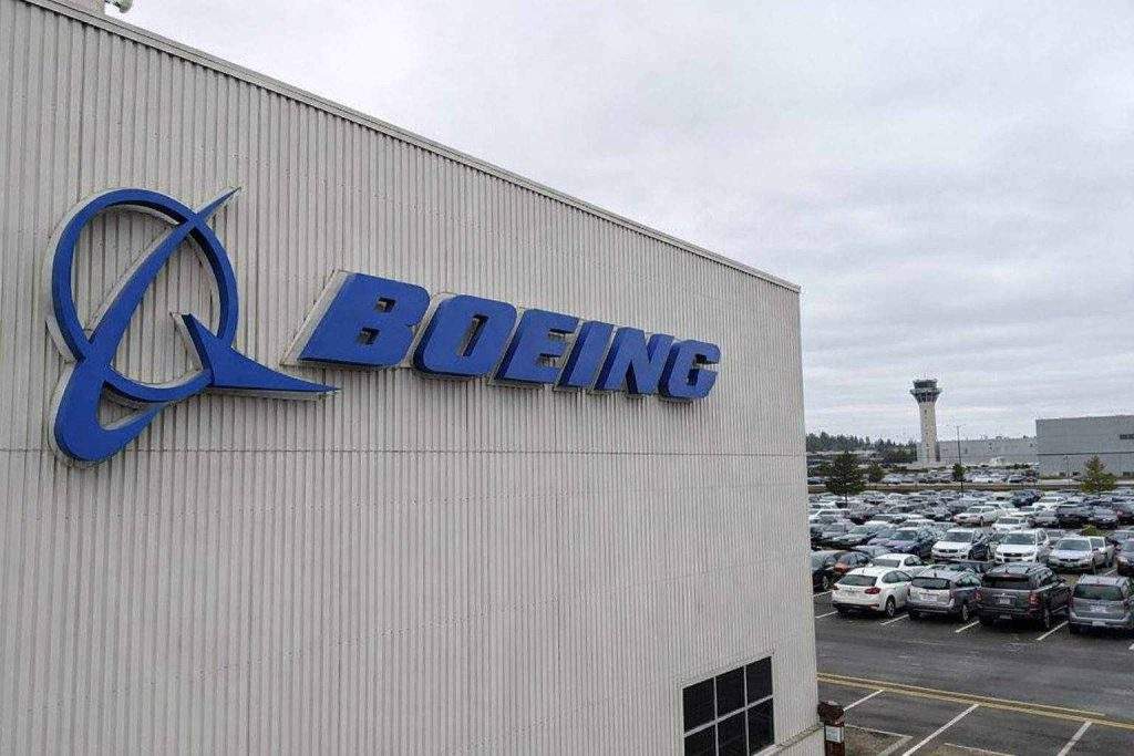 Boeing Stock Debate Widens as Bullish $290 Target Meets Debt, Certification Risk