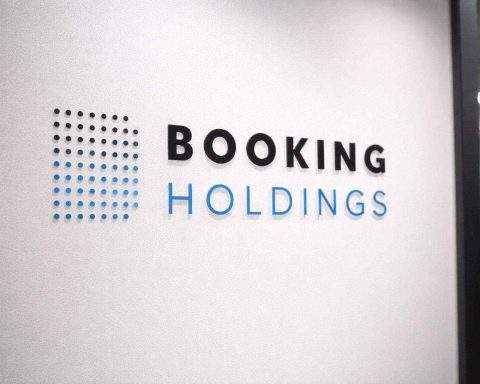 Booking Holdings stock slips in midday trade as AI-fueled analyst calls collide on Wall Street