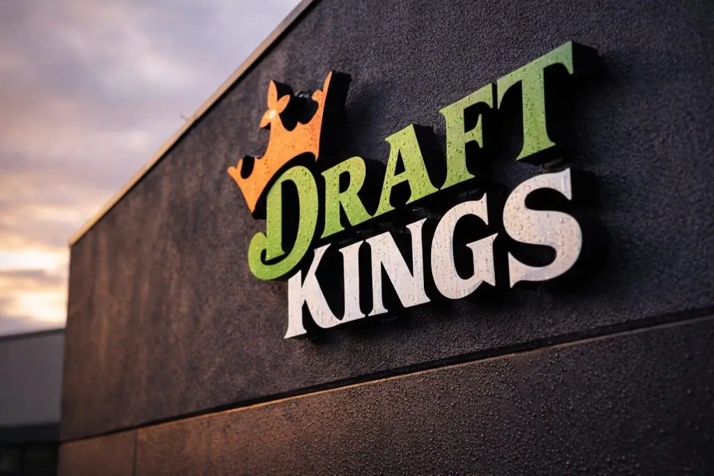 DraftKings stock price tumbles after 2026 outlook miss; what DKNG traders watch next