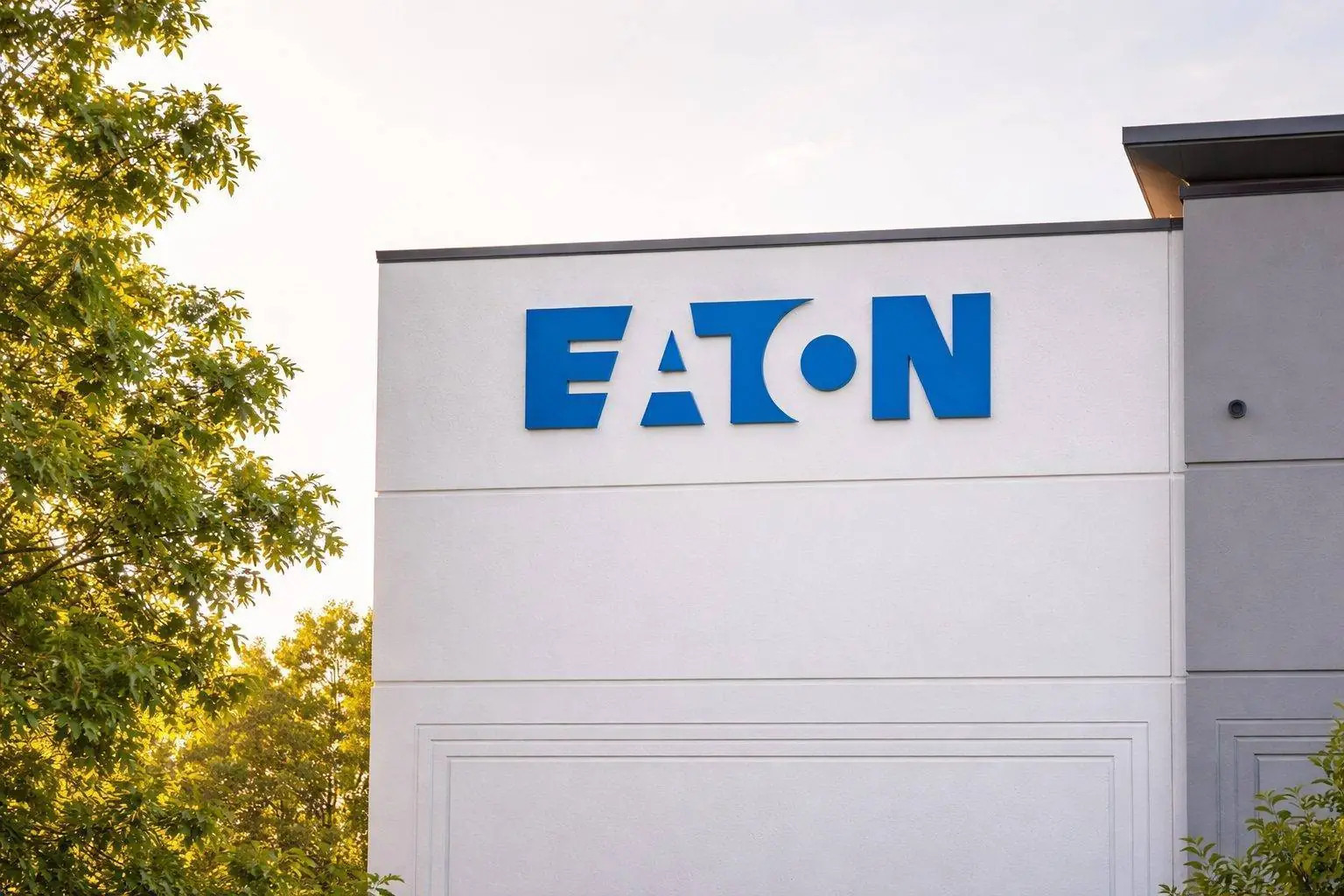 Eaton stock whipsaws after earnings as 2026 outlook comes in light — what to know before Wednesday’s open