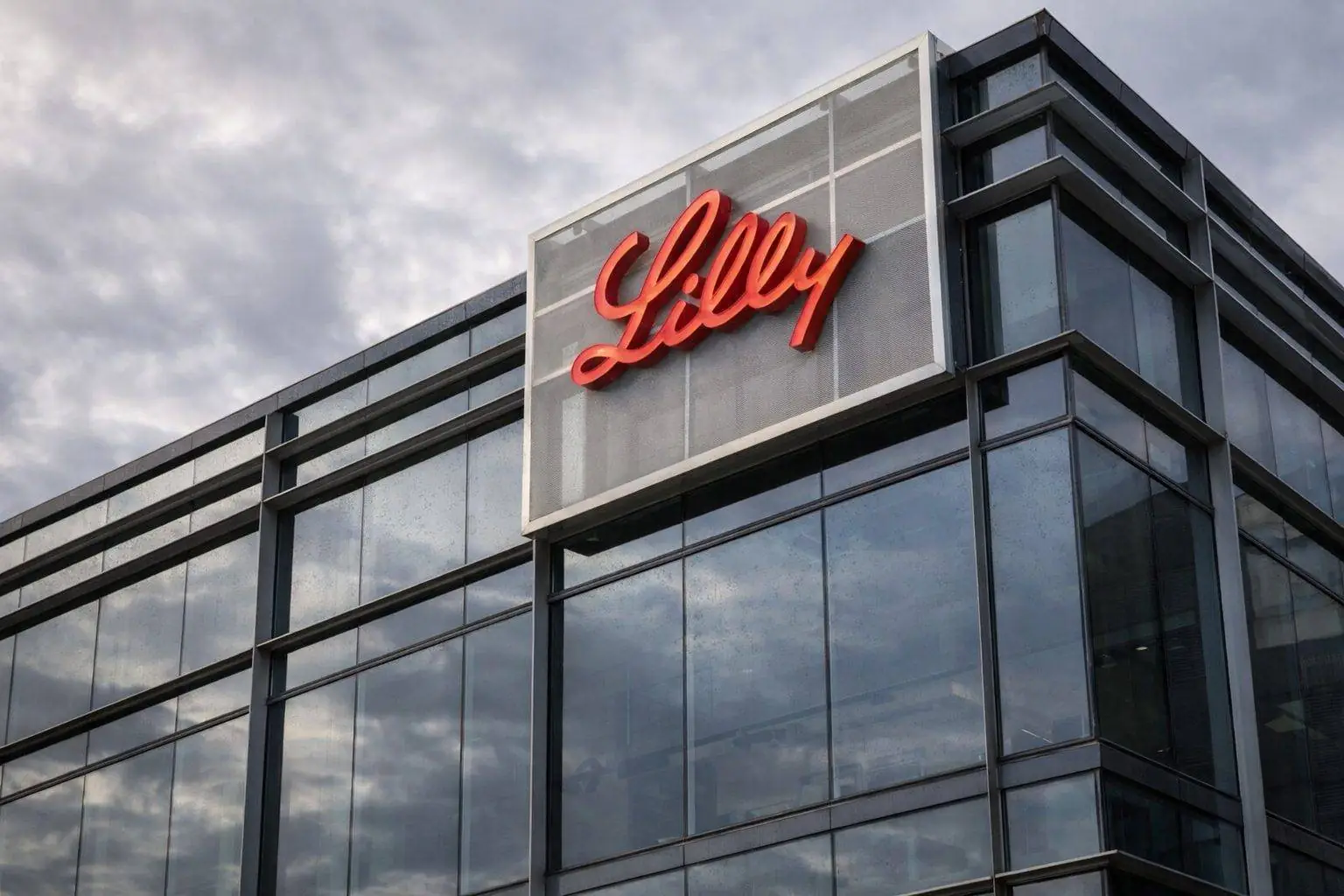 Eli Lilly stock price drops 4% as Novo outlook jars weight-loss trade ahead of earnings