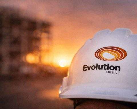 Evolution Mining share price edges up despite chair’s 3.25 million-share sell-down; gold and dividend date in focus