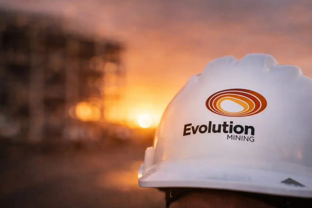 Evolution Mining share price edges up despite chair’s 3.25 million-share sell-down; gold and dividend date in focus