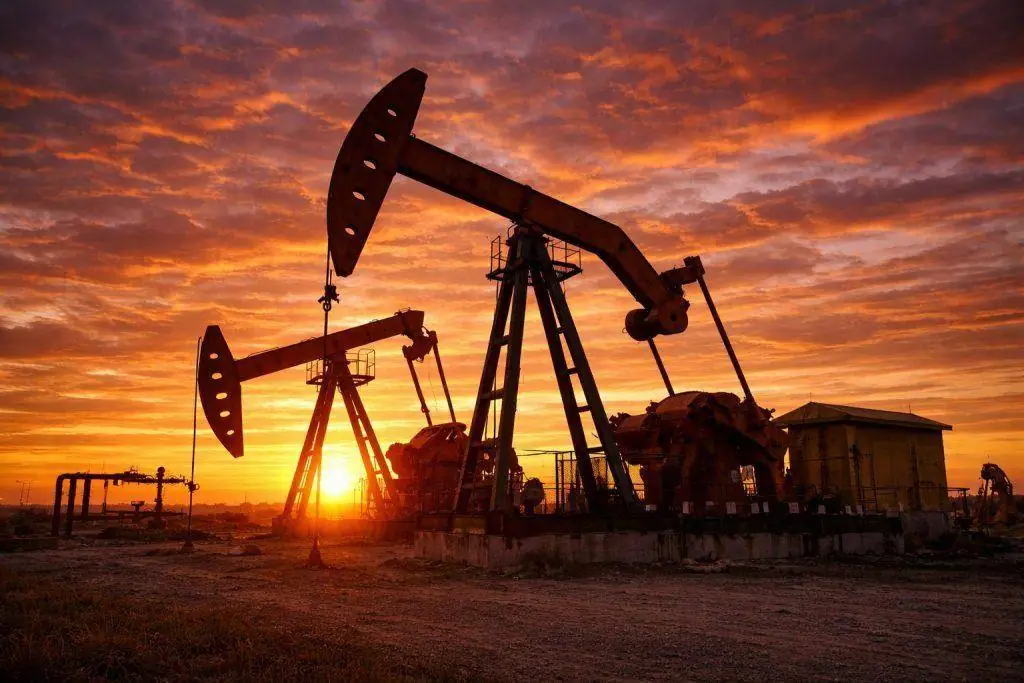 Heating oil price tumbles nearly 5% as Iran-talk hopes hit the fuel complex