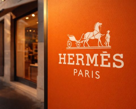 Hermès International stock price: new Normandy workshop plan puts supply in focus before results