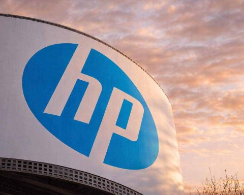 HPQ stock price today: HP shares edge up premarket as earnings beat runs into a memory-cost warning