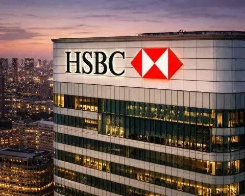 HSBC share price slips at the open as Barclays results set the tone for UK banks