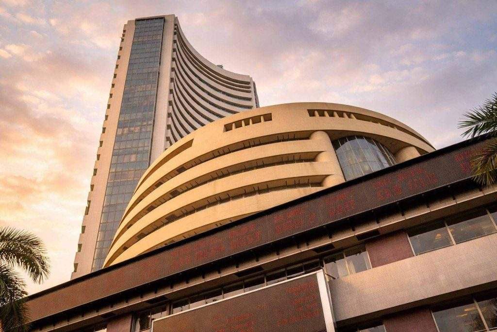 India Stock Market Today: Nifty 50 Closes Below 23,900, Sensex Slides 1.7% as Oil Volatility Hits Banks