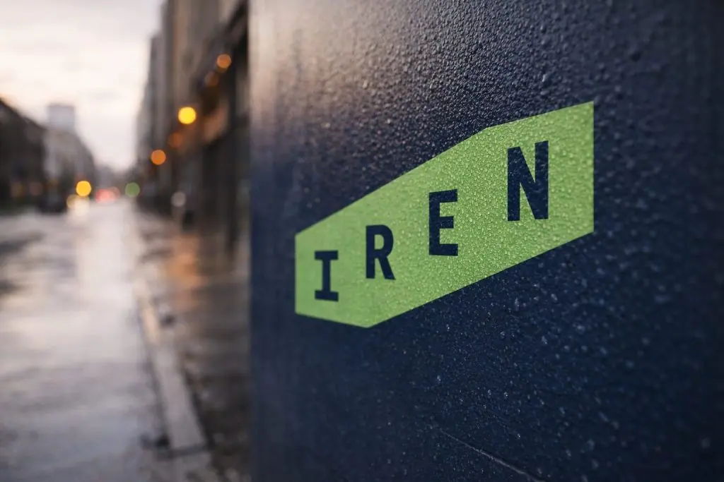 IREN stock price jumps as traders lean back into AI-cloud bet despite bitcoin slide