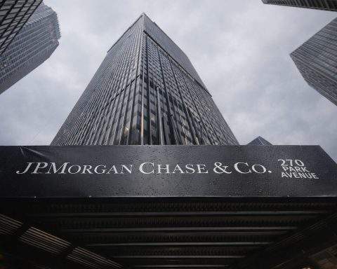 JPMorgan stock slides more than 4% as tariff uncertainty rattles banks ahead of after-close update