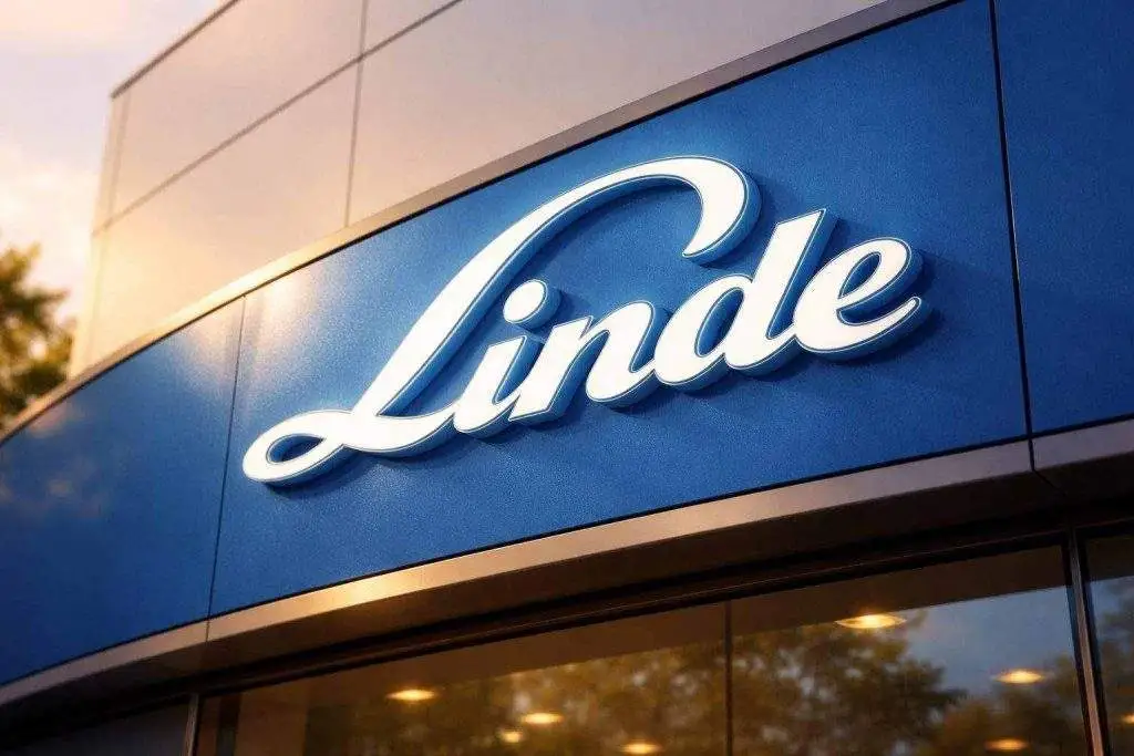 Linde stock price rises today as BMO lifts target to $507, DZ Bank cuts rating