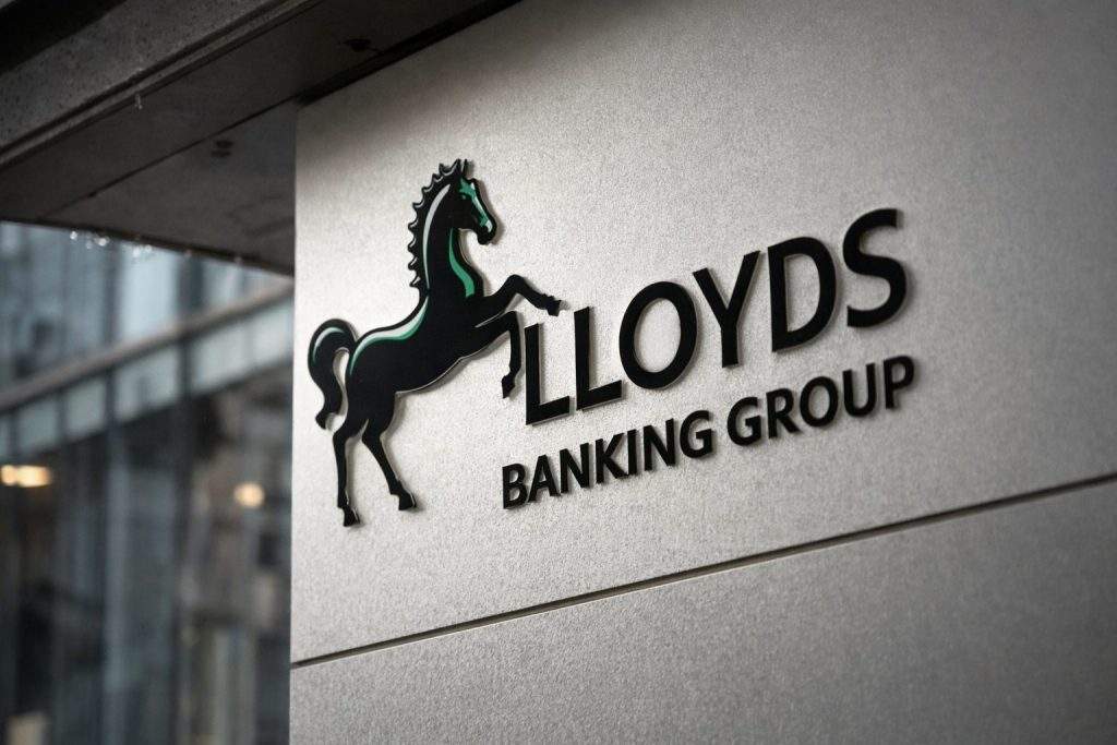 Lloyds share price slips as buyback update lands; what traders watch next