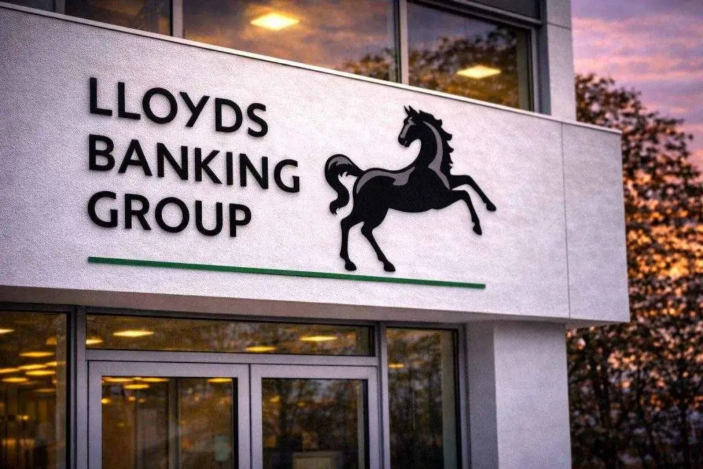 Lloyds share price slips in London as buyback rolls on and UK rate-cut bets loom