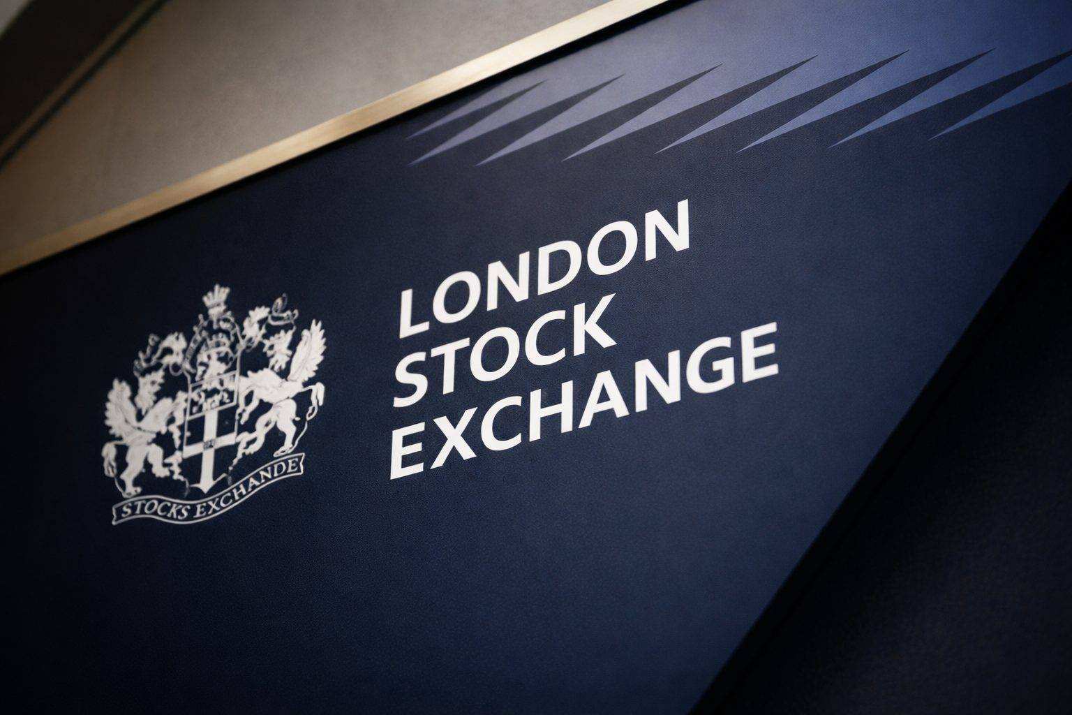 LSEG share price slides again as AI fears linger — and buyback filings keep it in focus