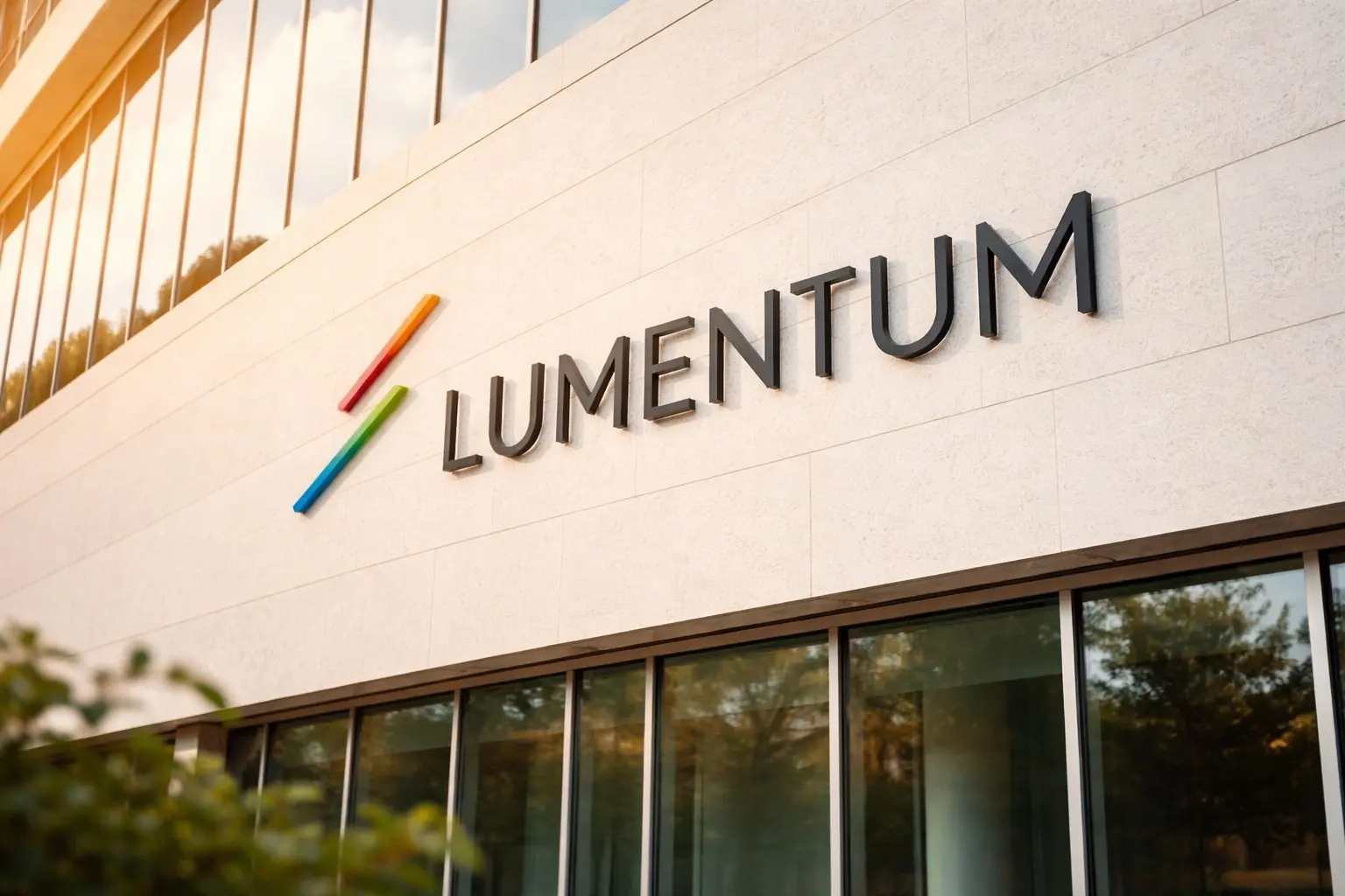 Lumentum stock price jumps after hours as AI optics orders keep NASDAQ:LITE in play