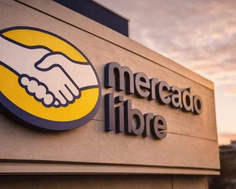 MercadoLibre stock slips as hot U.S. jobs data nudges rate bets — earnings next