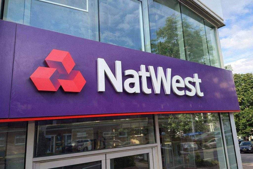 NatWest profit beats forecasts, lifts targets and rolls out £750m buyback — while NWG shares cling to 600p