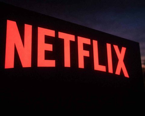 Netflix stock price today: NFLX edges up as Trump steps back from Warner Bros bidding fight