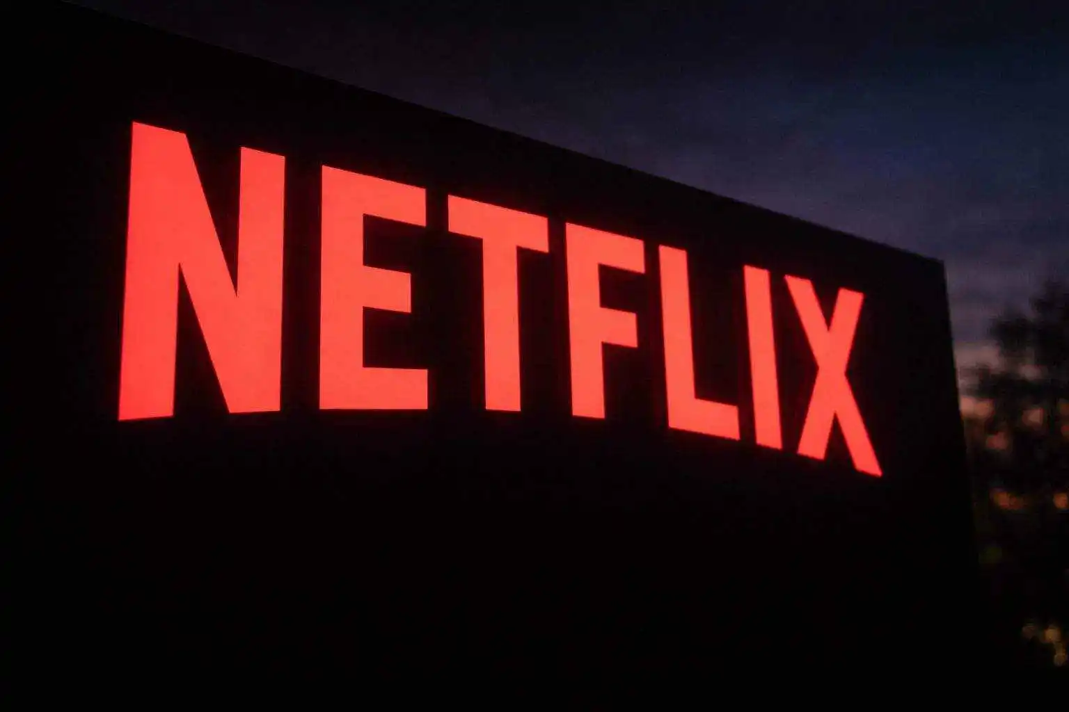 Netflix stock price today: NFLX edges up as Trump steps back from Warner Bros bidding fight