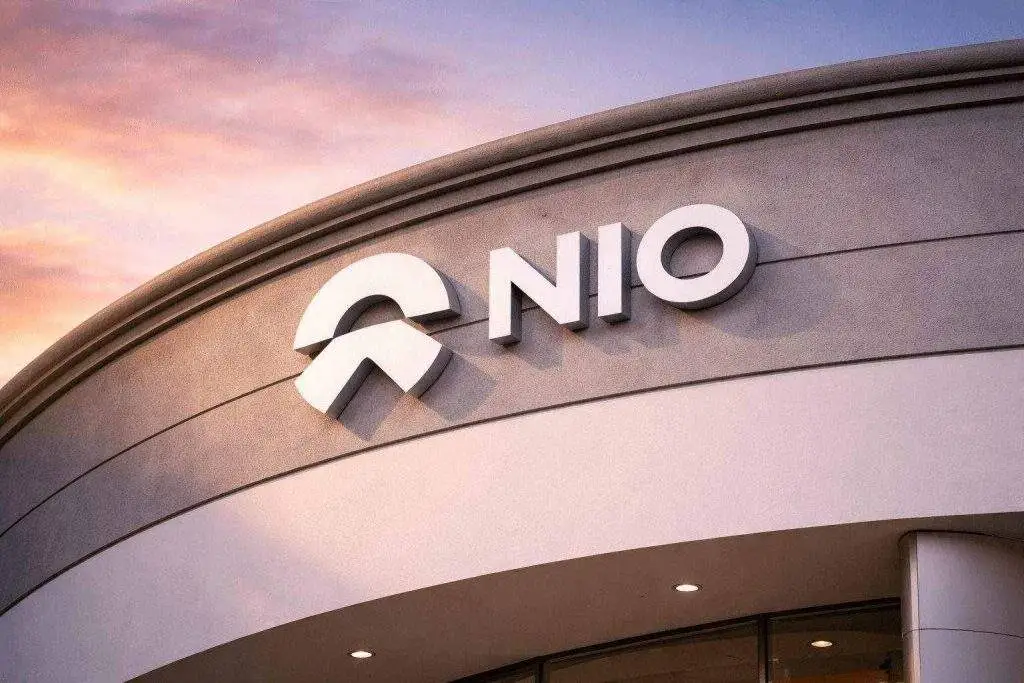 NIO stock price in focus after 7% Friday jump as profit alert reshapes Monday setup