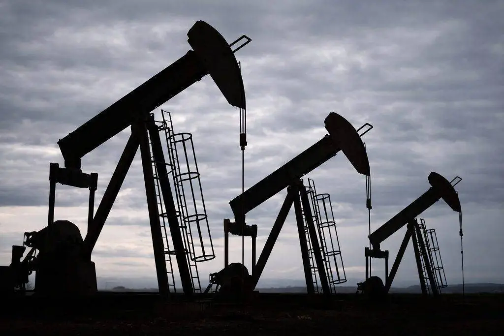 Oil prices tumble 5% as Trump flags Iran talks, risk premium drains fast