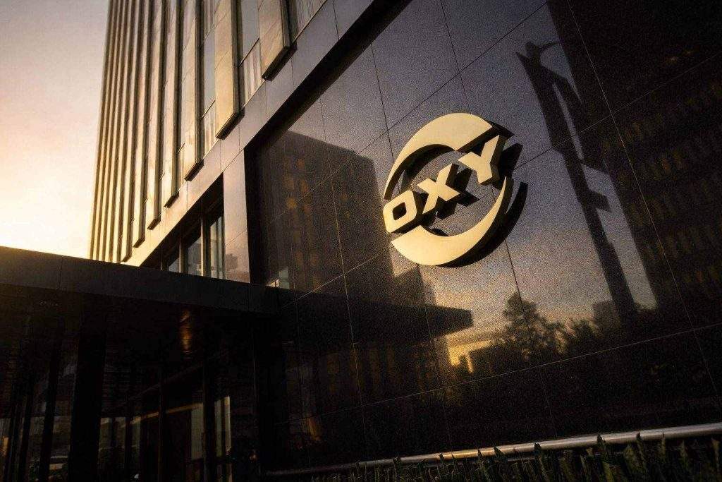OXY stock price wobbles after earnings jump as debt move and dividend hike come into view