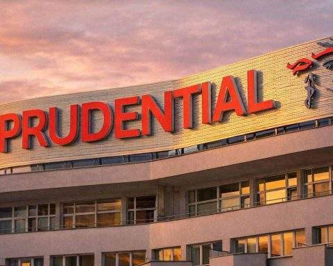 Prudential share price dips after fresh buyback disclosure as March results loom