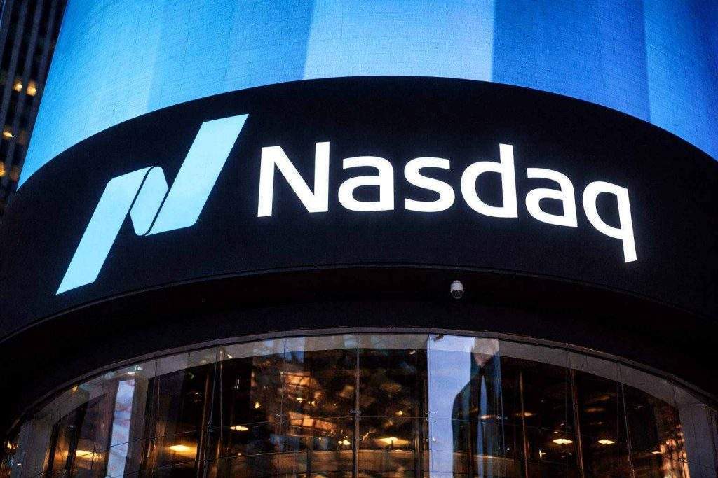 QQQ tug-of-war: SEC filings show fresh buying and a bank cut as Nasdaq tests faster Nasdaq-100 entry