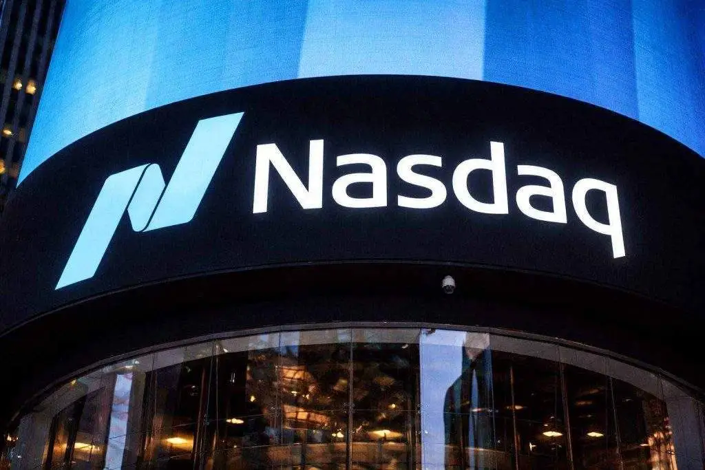 QQQ tug-of-war: SEC filings show fresh buying and a bank cut as Nasdaq tests faster Nasdaq-100 entry