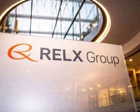 RELX share price in focus: new shares hit the tape as buyback ticks on