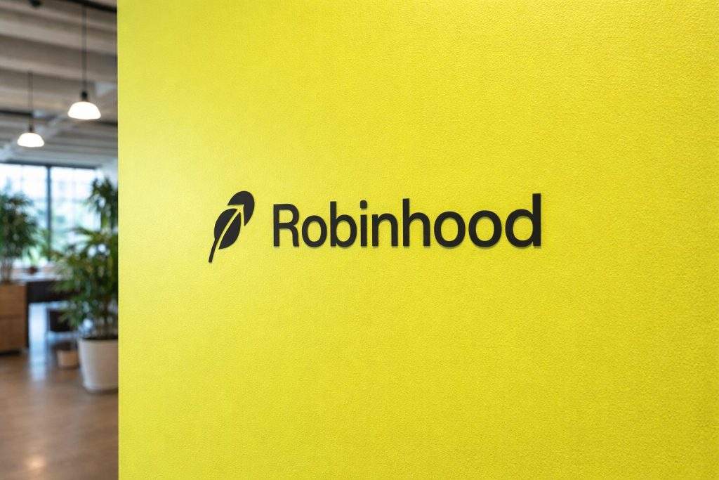 Robinhood stock set for a holiday week test as HOOD traders eye fresh monthly metrics