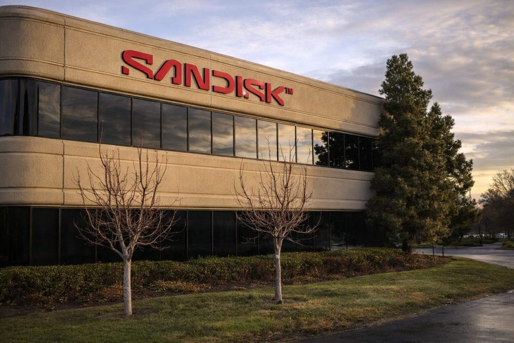 SanDisk stock price jumps again as “memory shortage” bets keep SNDK in play