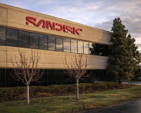 SanDisk stock price jumps again as “memory shortage” bets keep SNDK in play
