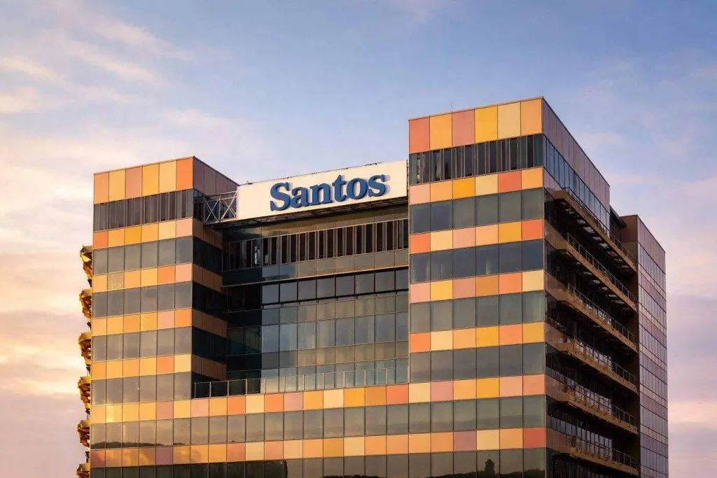 Santos (ASX:STO) share price slips after profit miss, 10% job-cut plan; dividend dates loom