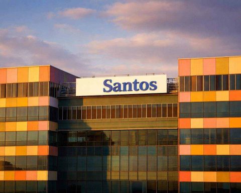 Santos share price dips as ex-dividend day hits; net-zero court ruling reasons released